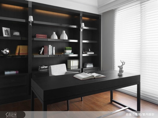 位於台中市文心森林公園第一排的75坪新成屋，設計師以